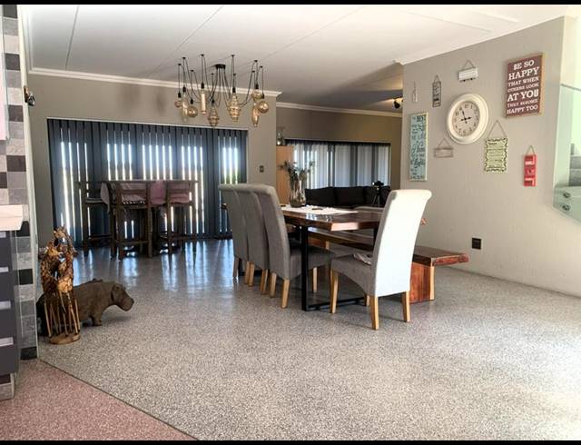 6 BEDROOM HOUSE FOR SALE IN SUNWARD PARK